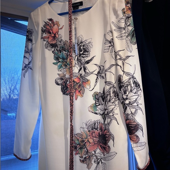 Marciano Dresses & Skirts - Marciano White Floral Print Long Sleeve Blazer